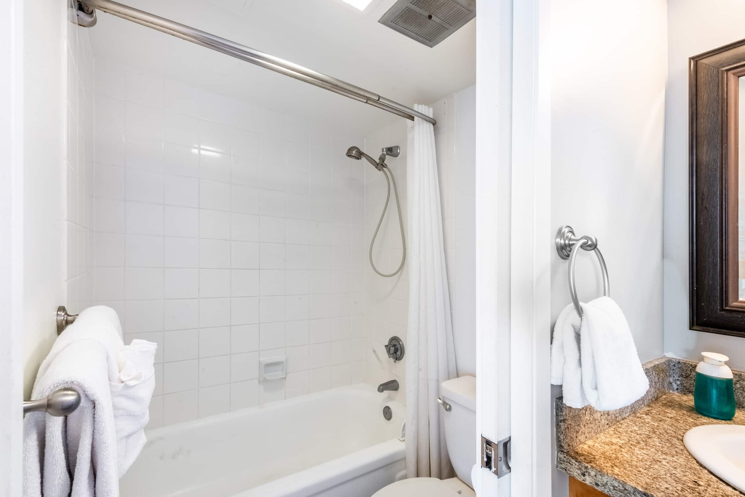 Condo in Honolulu · ★4.0 · 1 bedroom · 4 beds · 1 private bath - Image 9