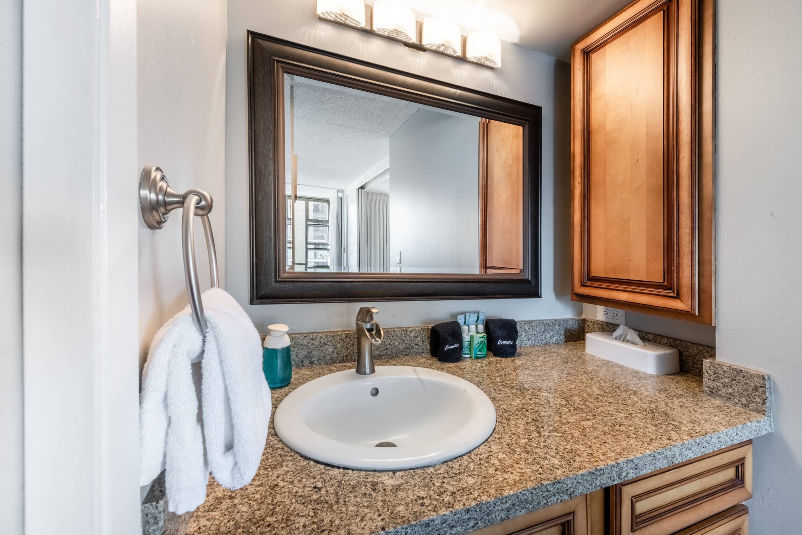 Condo in Honolulu · ★4.0 · 1 bedroom · 4 beds · 1 private bath - Image 8