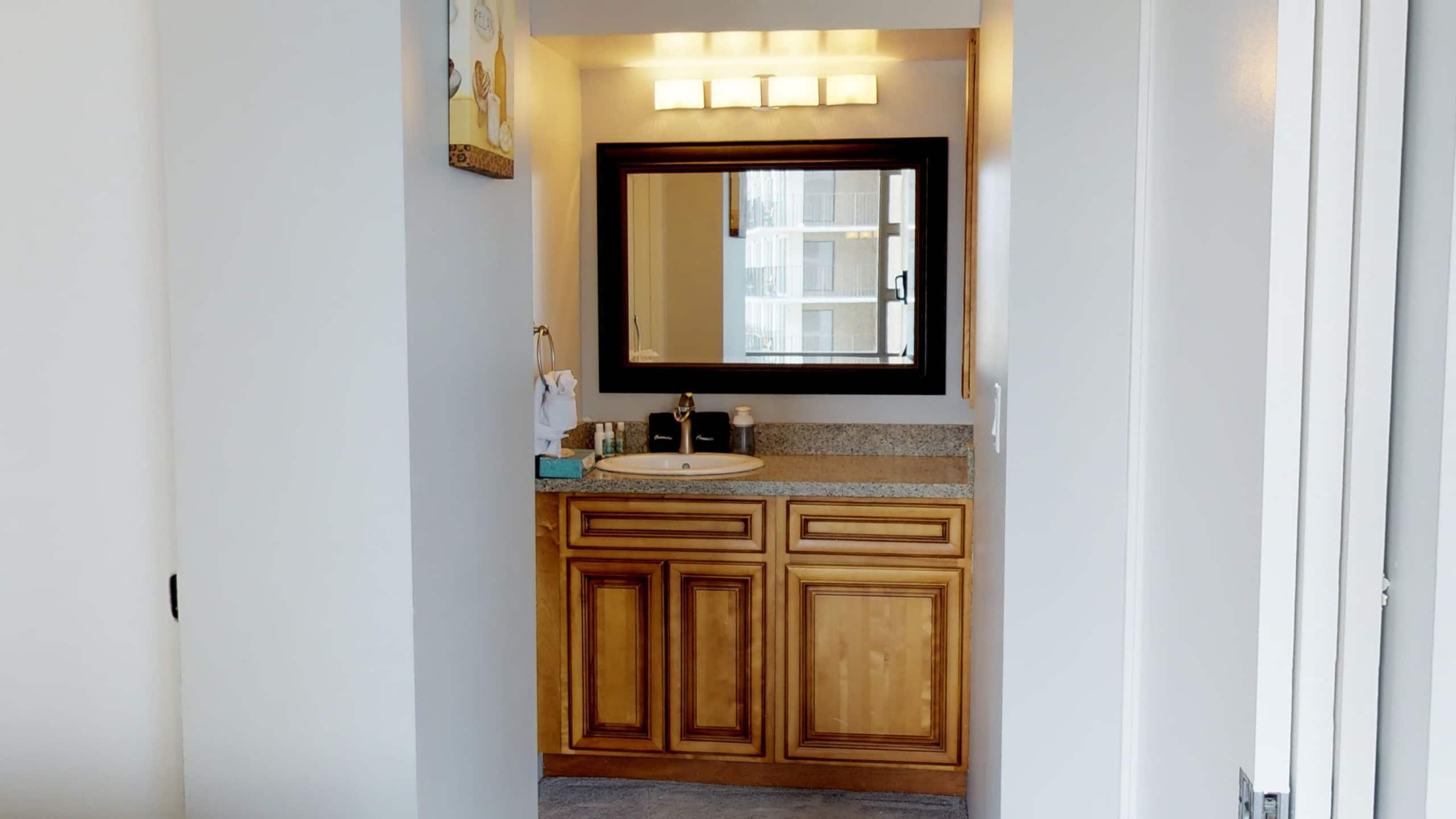 Condo in Honolulu · ★4.0 · 1 bedroom · 4 beds · 1 private bath - Image 7
