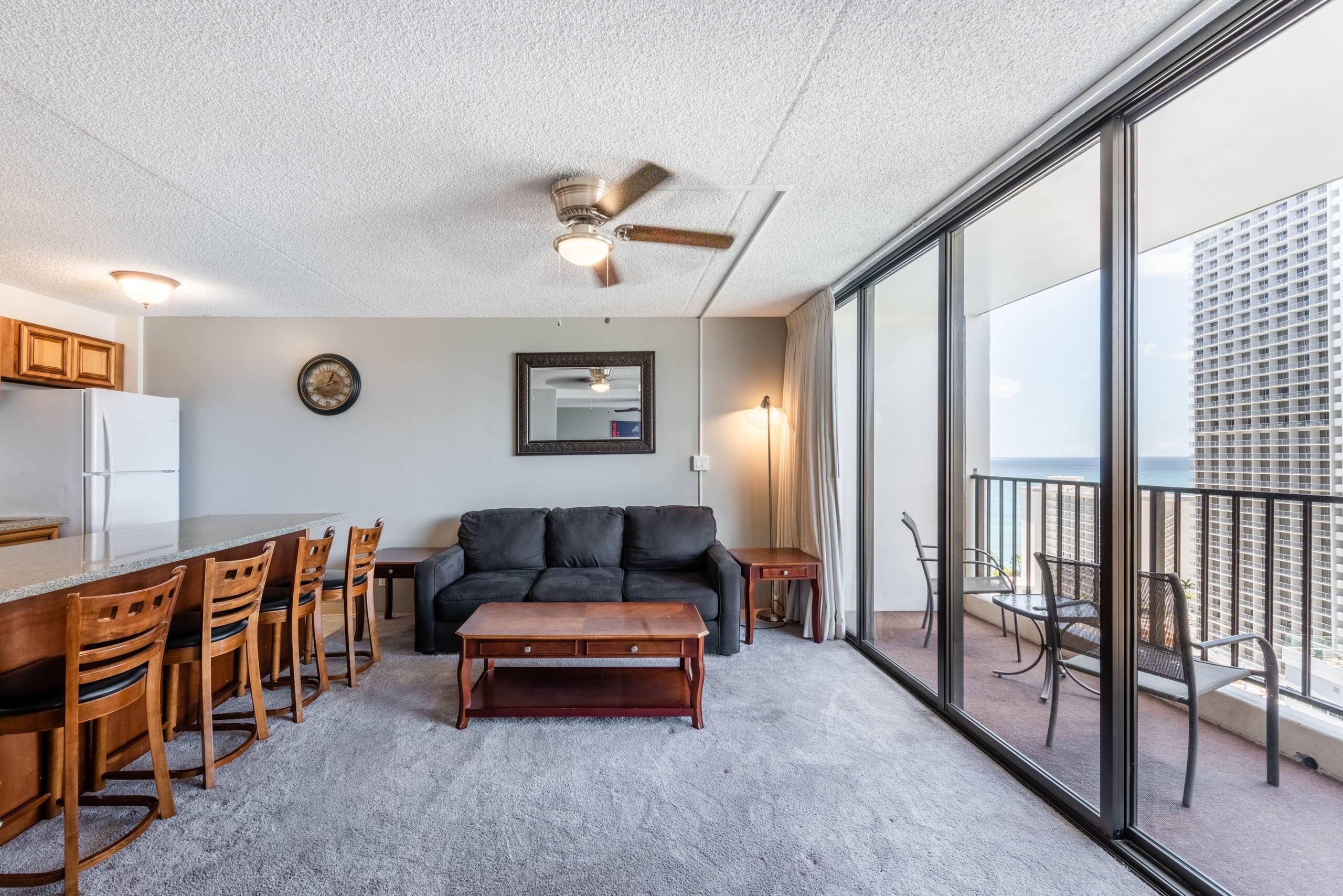 Condo in Honolulu · ★4.0 · 1 bedroom · 4 beds · 1 private bath - Image 3