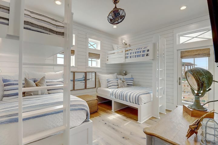 Двуетажна стая на 2 - ри етаж. 