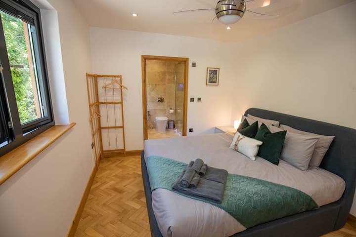 มาสเตอร์กับซูเปอร์คิงที่นำไปสู่ห้องน้ำในตัว 