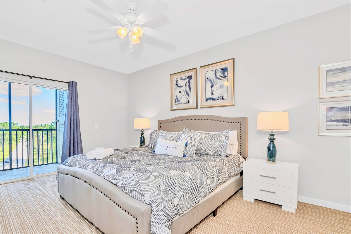 Dhomë gjumi "king" me banjë brenda në suitë 