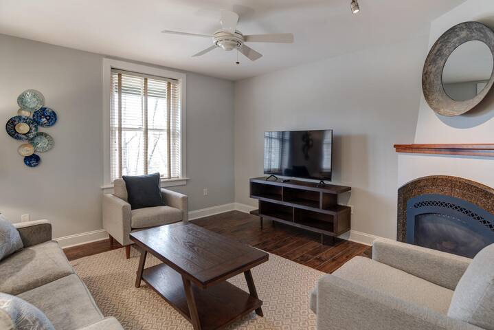 Large Condo Near Biltmore Estate gallery image 5