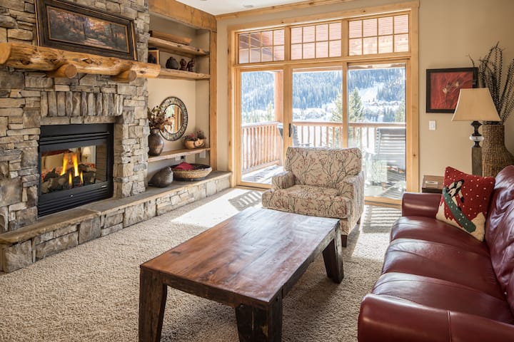 Inviting Mountain Condo! Private Balcony! Sweeping Views - モンタナ州
