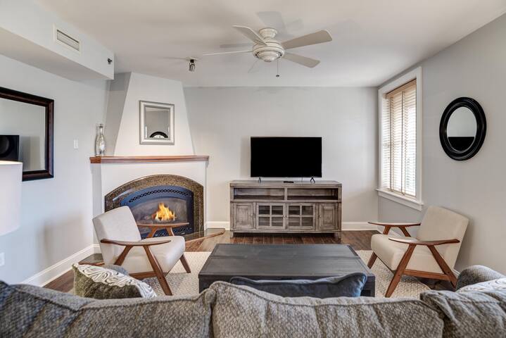 Historic Biltmore Area Renovated Condo gallery image 4