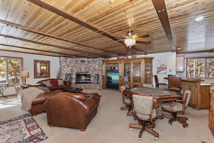 Running Bear: Pool Table! Master Suite! - Big Bear Lake, CA