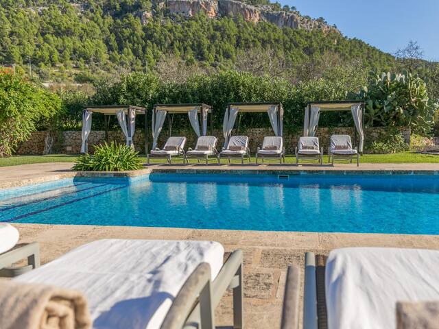 Historical House in Mallorca Up To 12 Guests gallery image 2