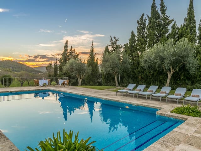 Historical House in Mallorca Up To 12 Guests gallery image 5