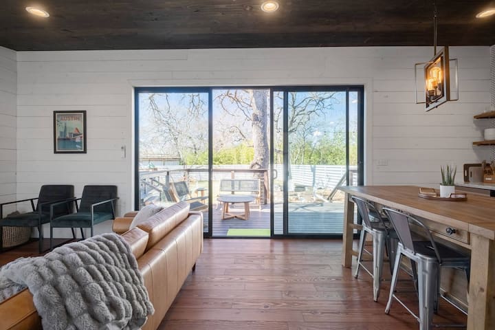 Modern Cabins near Lake Austin w/ Cowboy Pool!
