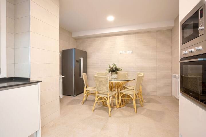 Exclusive Apartment in Madrid Center. Madrazo I gallery image 5