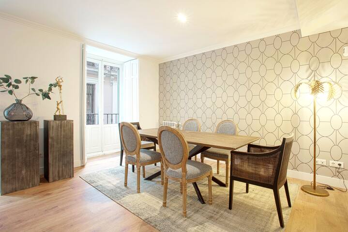 Exclusive Apartment in Madrid Center. Madrazo I gallery image 3