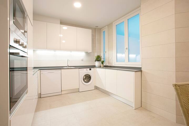 Exclusive Apartment in Madrid Center. Madrazo I gallery image 4