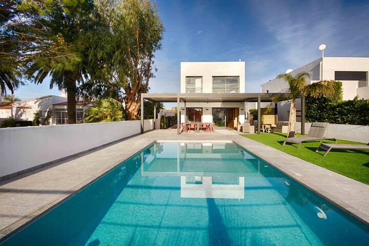 Villa Ter 4ch Piscine,amarre,wifi,parking gallery image 2