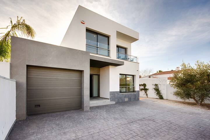 Villa Ter 4ch Piscine,amarre,wifi,parking gallery image 3