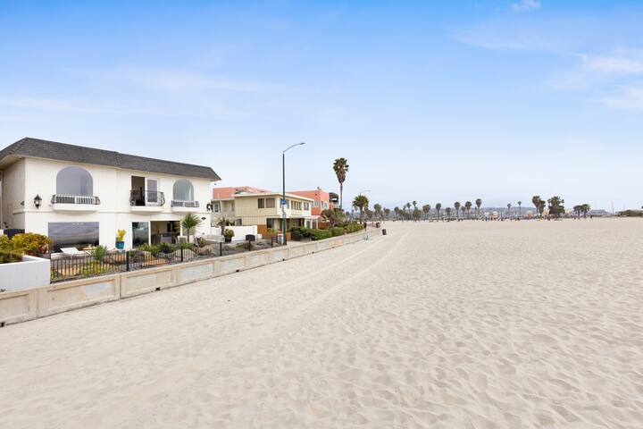 Shoreline by AvantStay | Amazing Beachfront Home gallery image 5