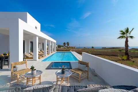 Seawater Villa, 4 Bedrooms, 150m from the beach