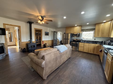 Moose Cabin *Yellowstone/Forest *Private Hot Tub