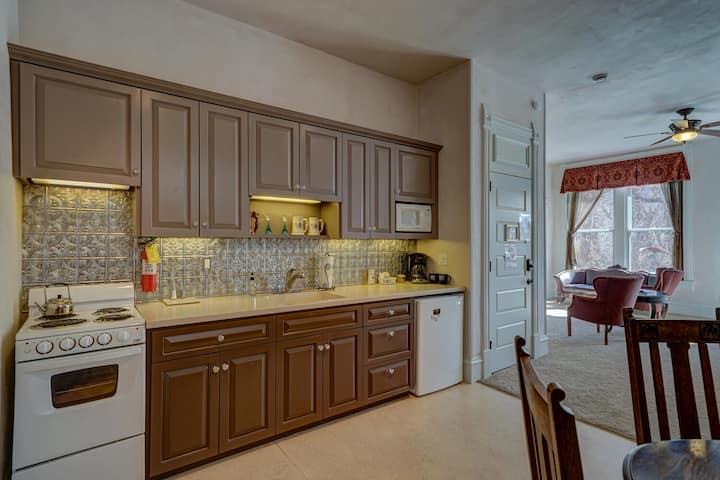 Dog Friendly- Downtown - Historic Palace Hotel - Salida, CO