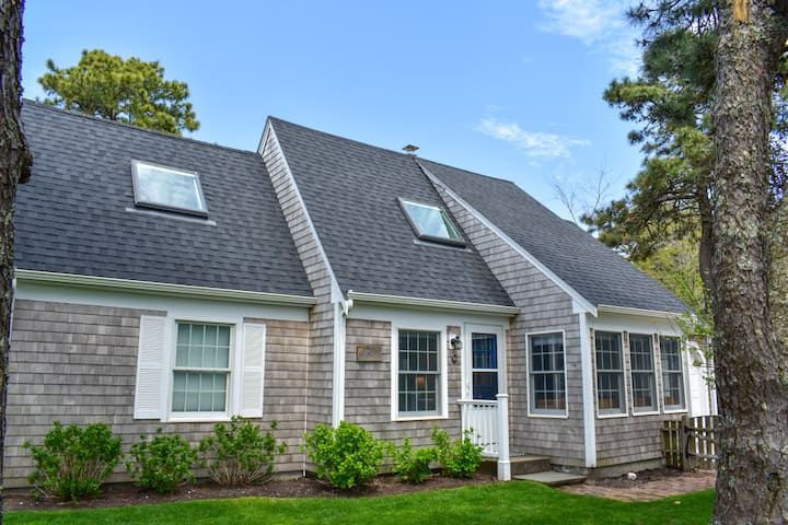Updated, Bright And Cheery 3 Bedroom, 2 Bath Home - デニス, MA