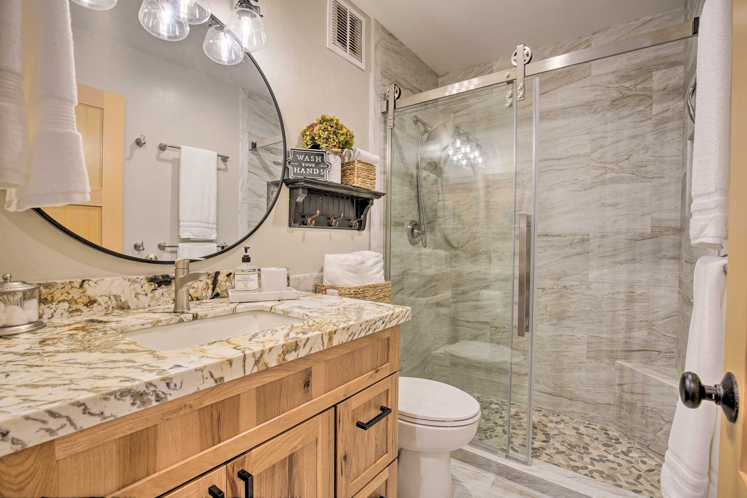 Condo in Kailua-Kona · ★4.8 · 2 bedrooms · 4 beds · 2 baths - Image 16