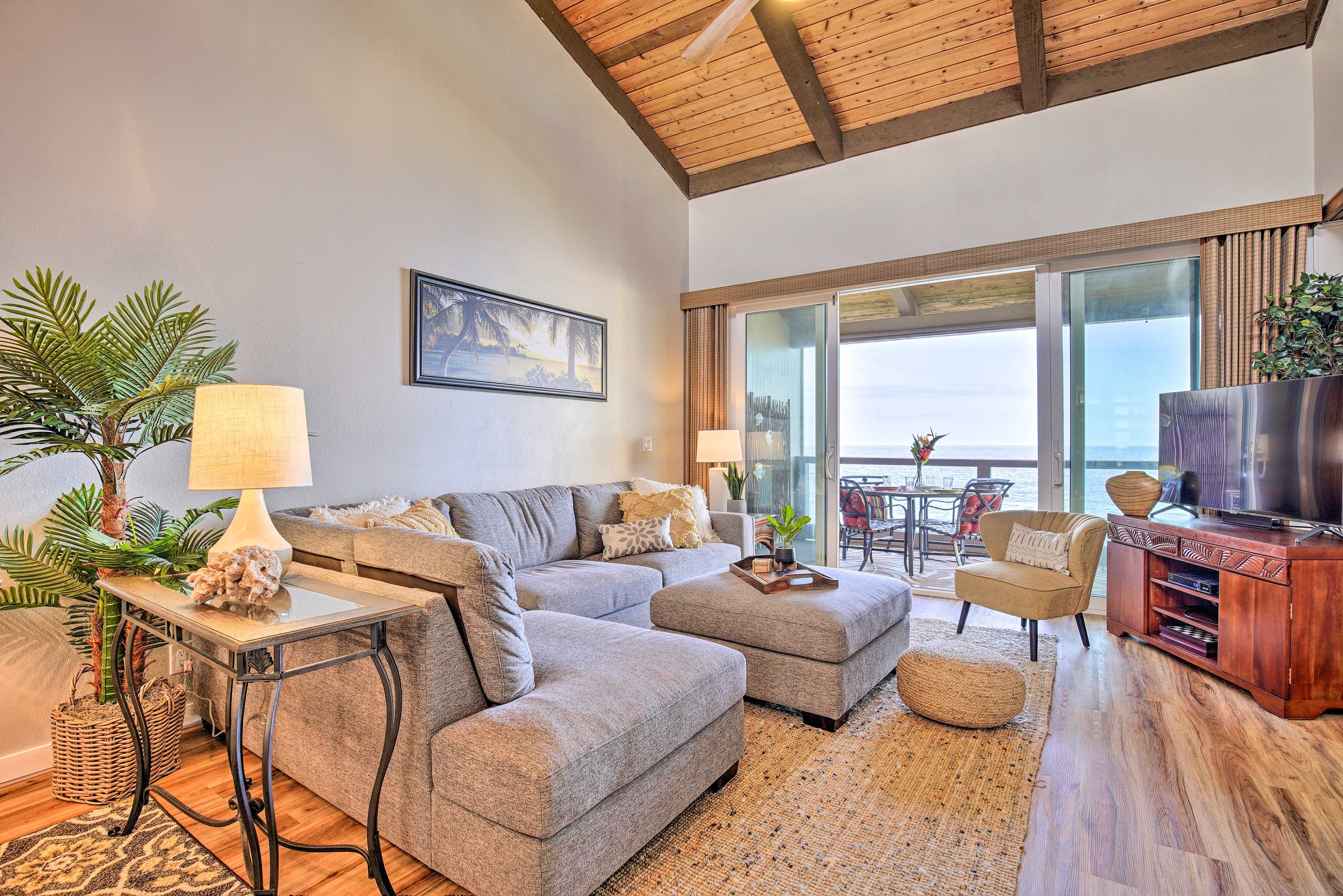 Condo in Kailua-Kona · ★4.8 · 2 bedrooms · 4 beds · 2 baths - Image 10