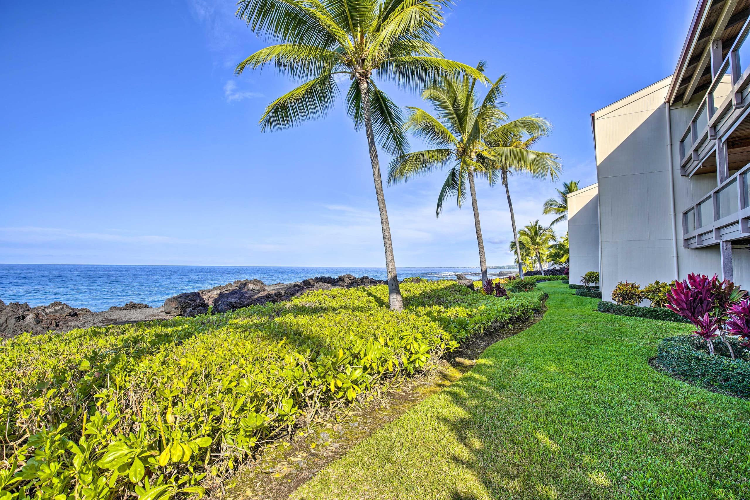 Condo in Kailua-Kona · ★4.8 · 2 bedrooms · 4 beds · 2 baths - Image 35