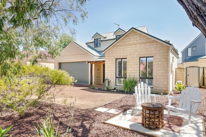 Driftwood: True Beachside Bliss with Games Galore gallery image 5