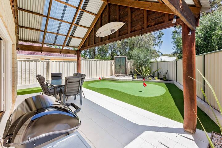 Driftwood: True Beachside Bliss with Games Galore gallery image 2