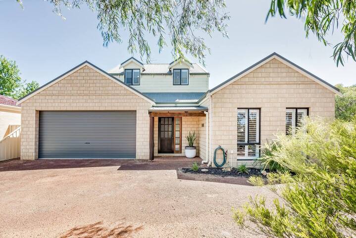 Driftwood: True Beachside Bliss with Games Galore gallery image 4