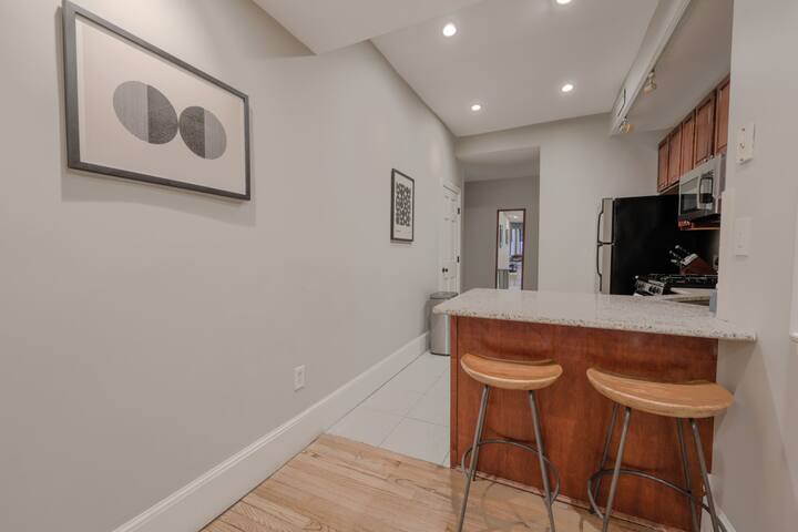 Luxury 2 Bed, 2Bath apartment in Back Bay/Fenway! gallery image 5