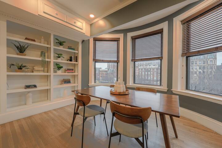 Luxury 2 Bed, 2Bath apartment in Back Bay/Fenway! gallery image 3