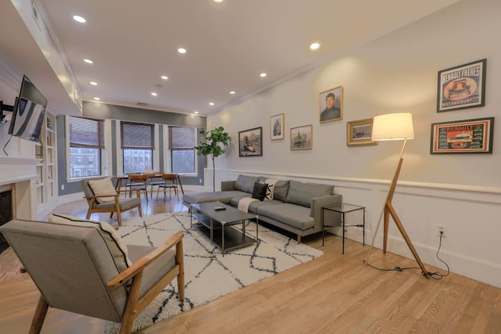 Luxury 2 Bed, 2Bath apartment in Back Bay/Fenway!