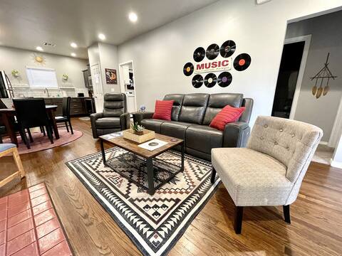 Rock & Roll Chickasha | Fiber | TV | W/D | Parking