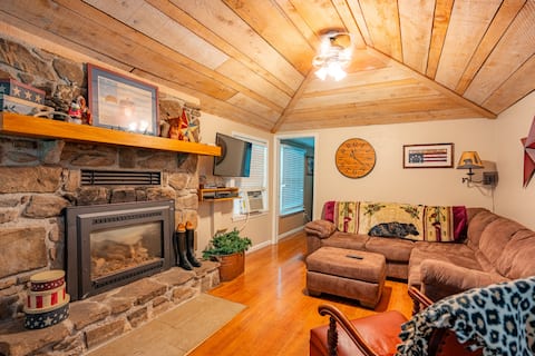 Yough Lake Cozy Cabin -Private Stream on 8 Aces