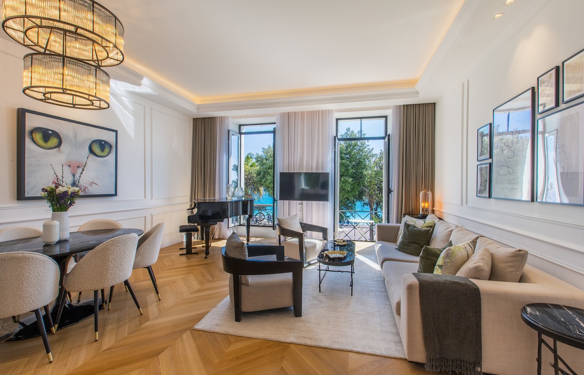 Top performing Airbnb: Quai Promenade New Seafront Balcony Air in Vieux Nice