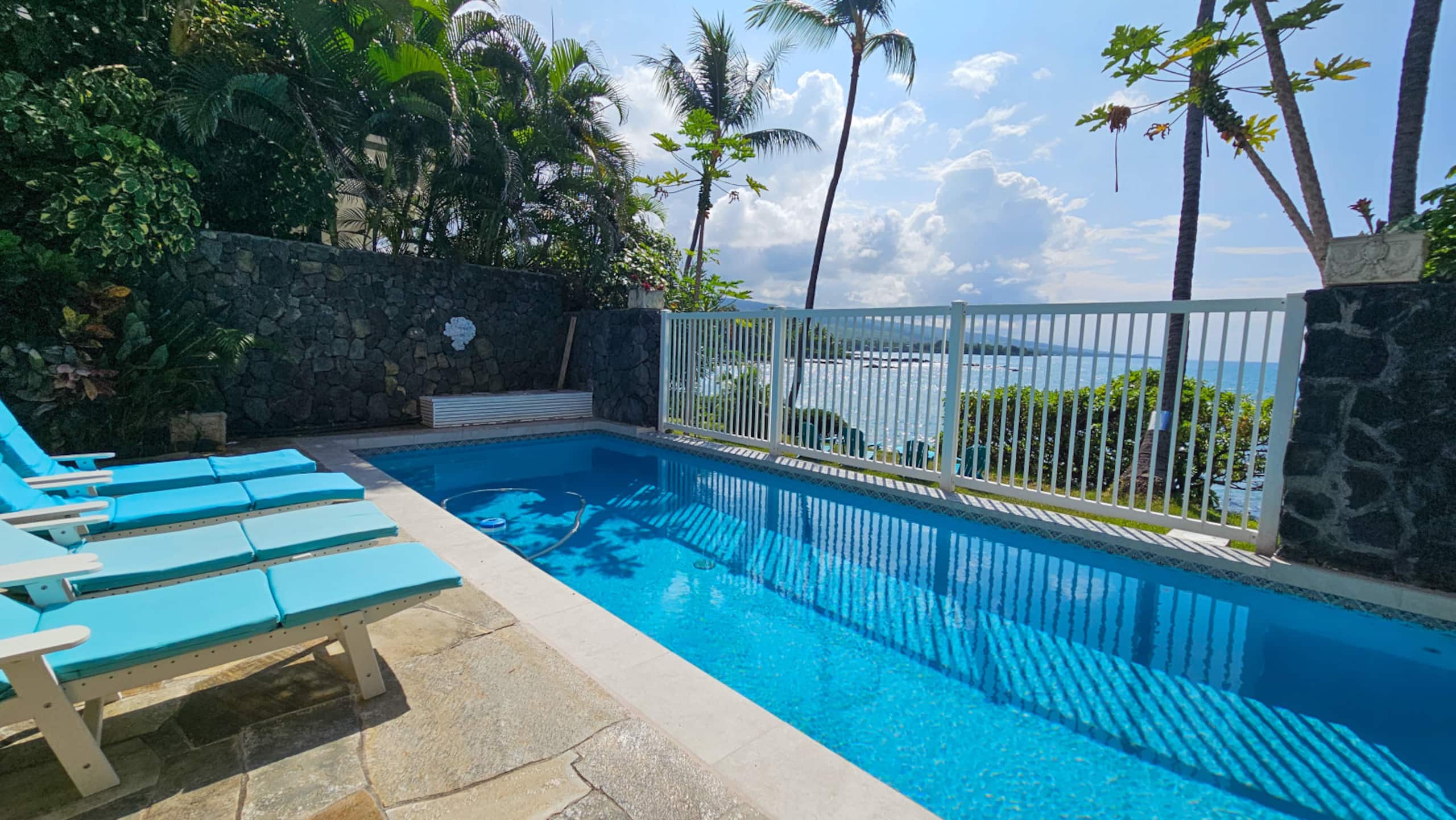 Home in Kailua-Kona · ★4.49 · 4 bedrooms · 5 beds · 3 baths - Image 7
