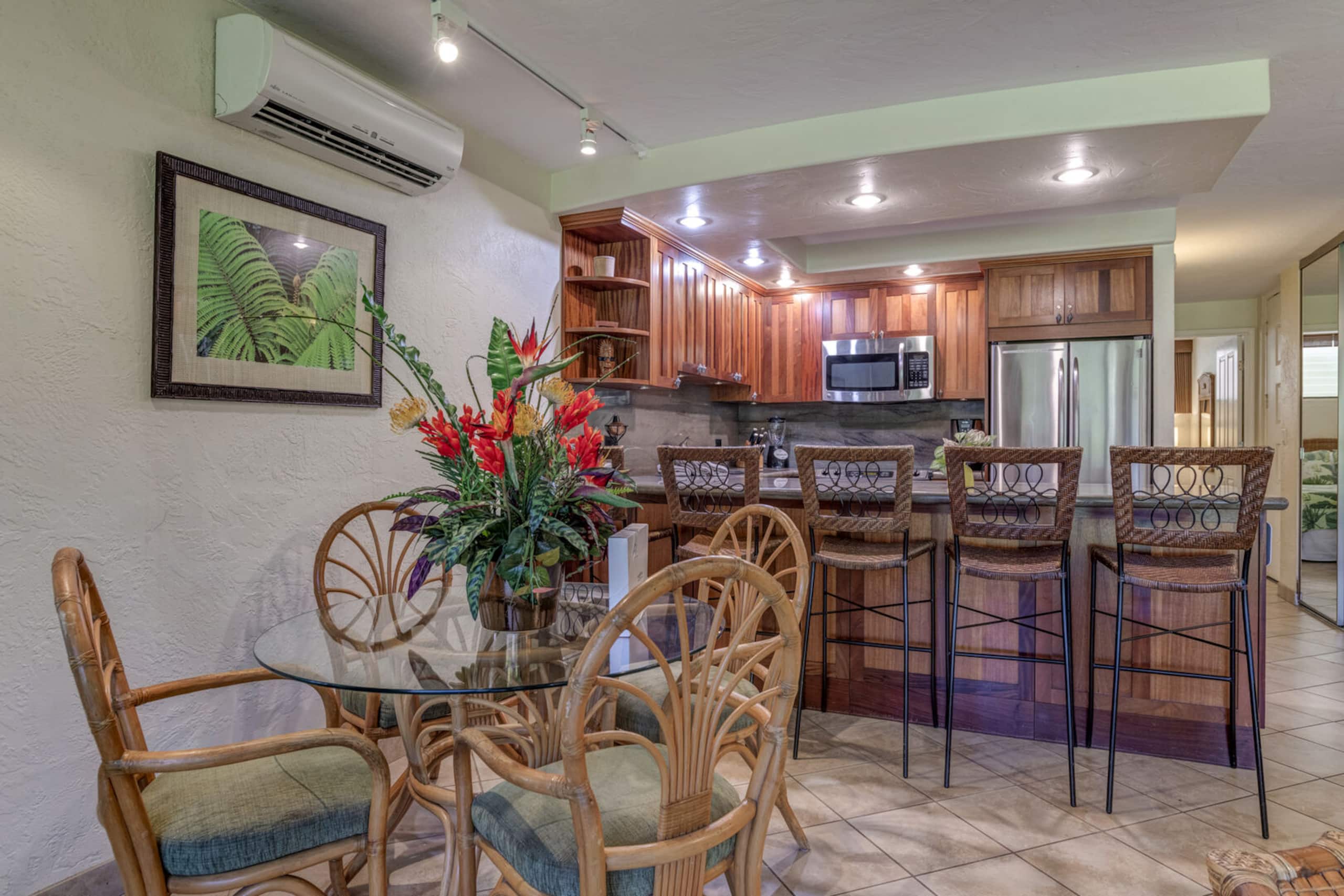Condo in Lahaina · ★4.3 · 2 bedrooms · 4 beds · 2 baths - Image 8