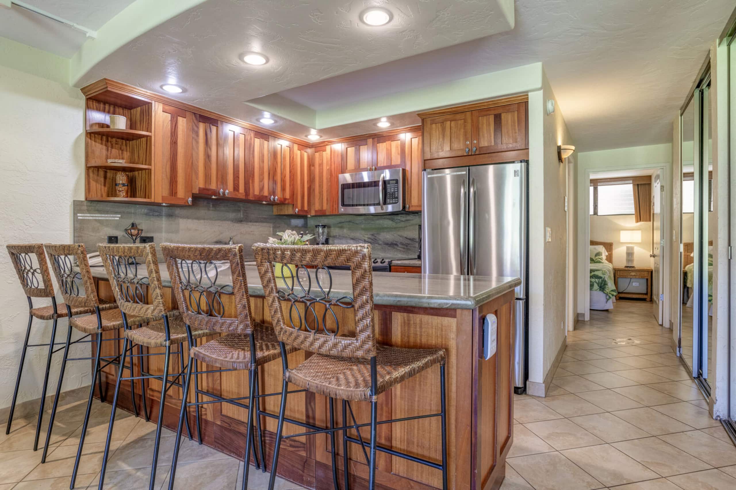 Condo in Lahaina · ★4.3 · 2 bedrooms · 4 beds · 2 baths - Image 9