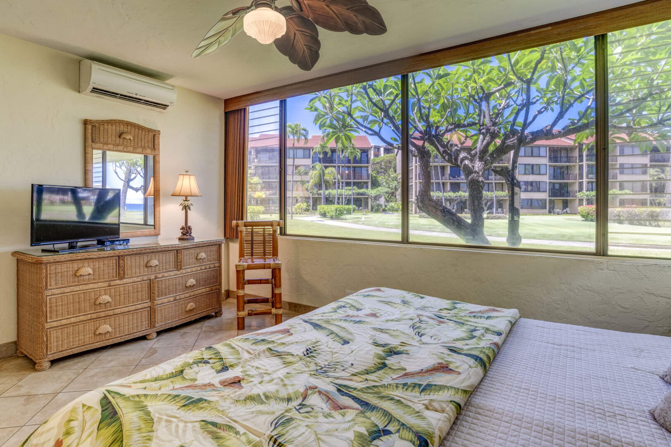 Condo in Lahaina · ★4.3 · 2 bedrooms · 4 beds · 2 baths - Image 14