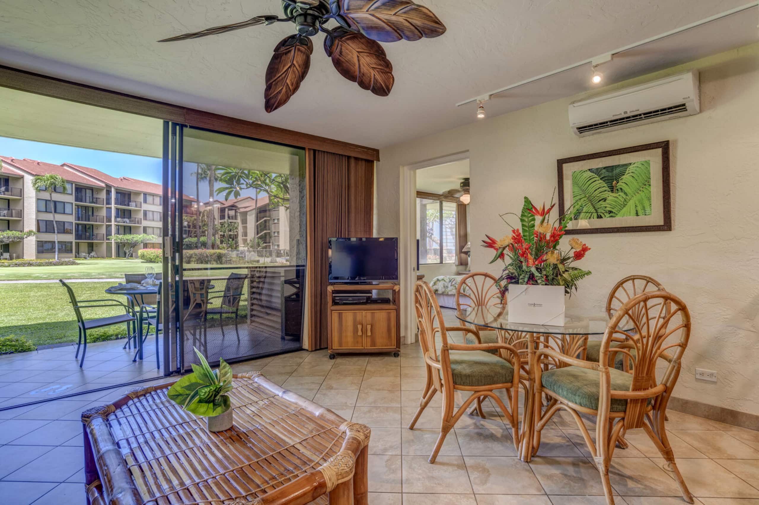 Condo in Lahaina · ★4.3 · 2 bedrooms · 4 beds · 2 baths - Image 4