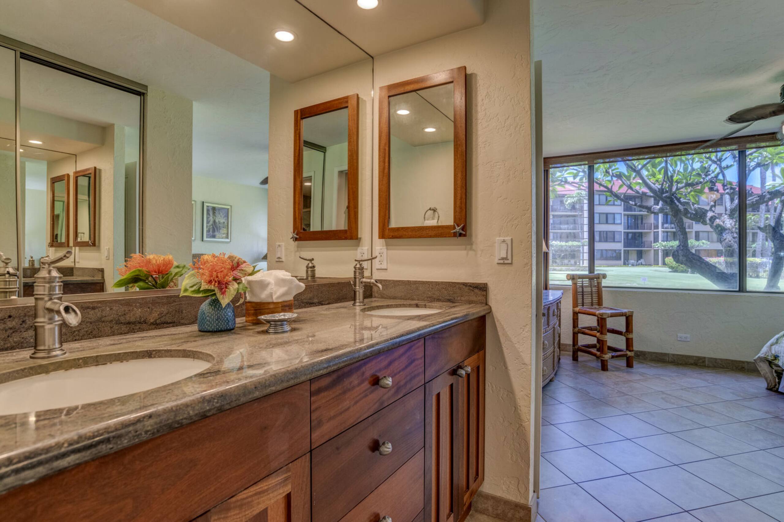 Condo in Lahaina · ★4.3 · 2 bedrooms · 4 beds · 2 baths - Image 20