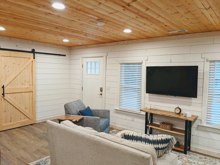 Modern Farmhouse | Walkable Downtown Davidson - Davidson, NC