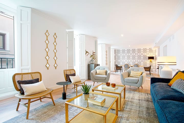 Luxury apartment in the best area. Madrazo III