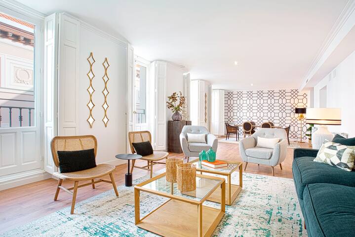 Elegant apartment near Museum Thyssen. Madrazo IV gallery image 2