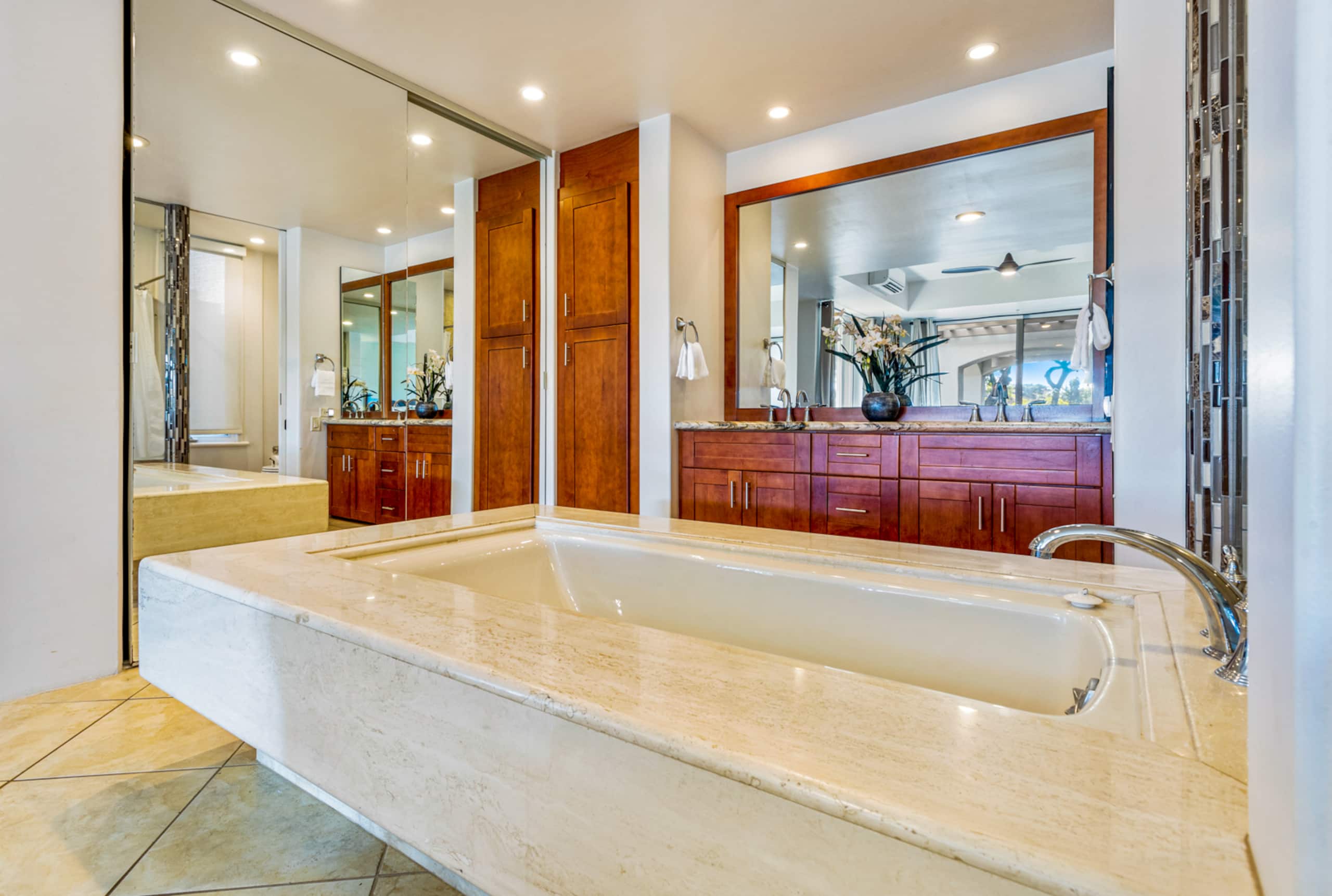 Condo in Kihei · ★4.67 · 2 bedrooms · 4 beds · 2 baths - Image 32