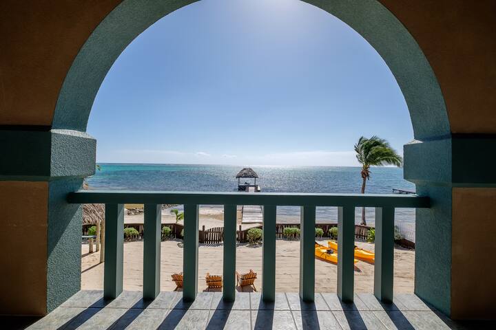 Close to Secret Beach. Kayaks. Bikes. Pool. gallery image 2