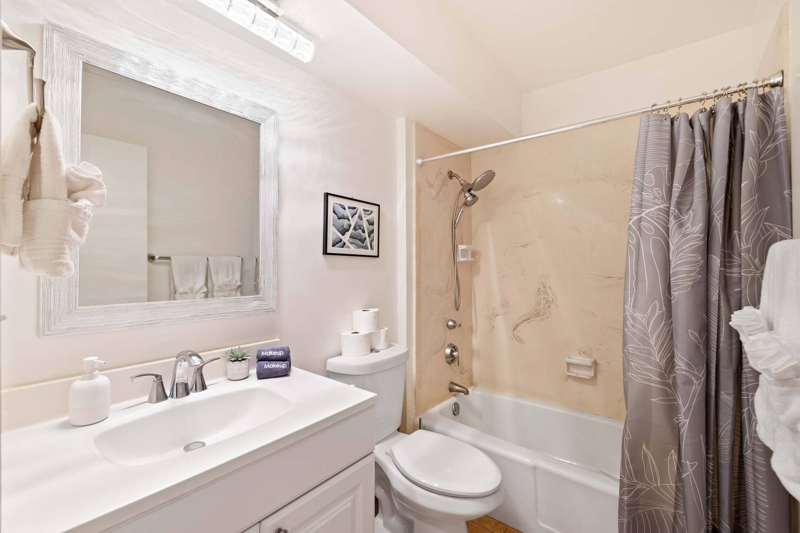 Waikiki Escape – Perfect Location, Near the Beach! - Image 3