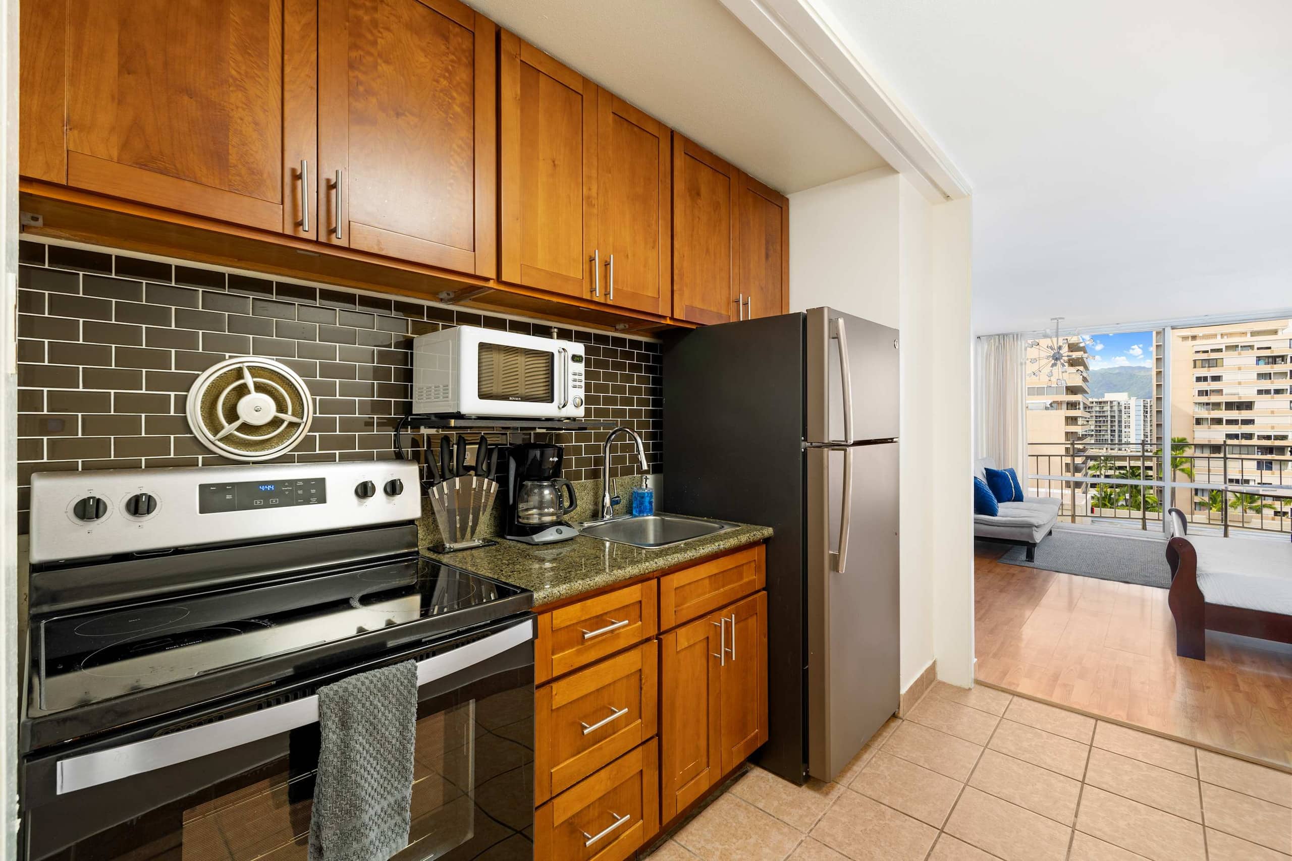 Waikiki Escape – Perfect Location, Near the Beach! - Image 4