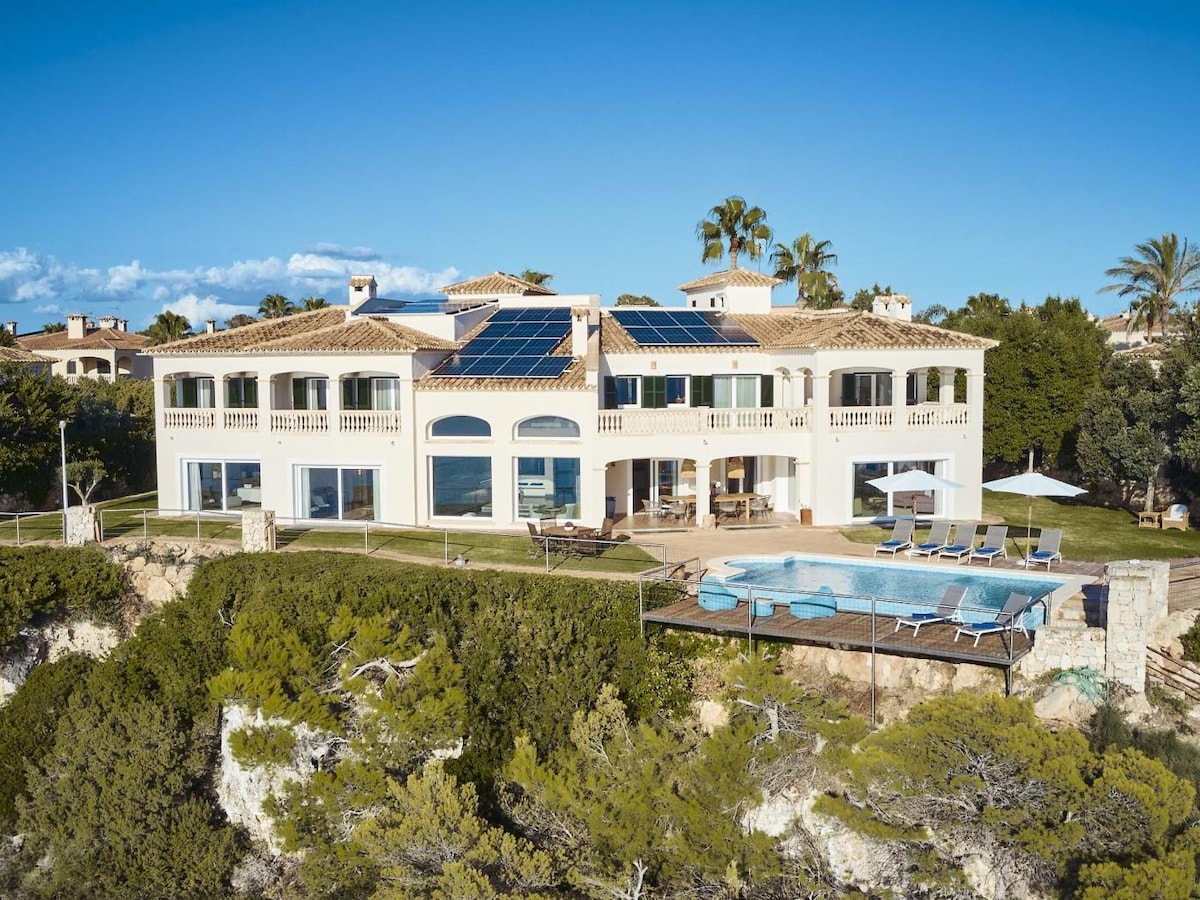 Seafront luxury villa Mallorca | Pool & spa 2